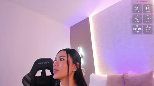 emily_tolson's Live XXX Chat