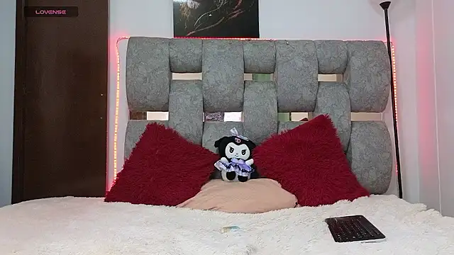 Chat +18 de alix_kitty ao vivo