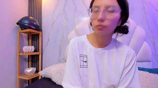 AnnieAndLeandro's Live XXX Chat