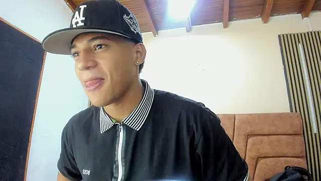 Онлайн чат XXX MATHY_ROBERT