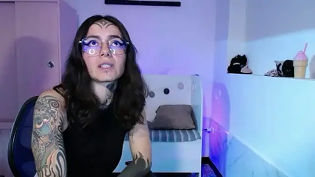 _onthary_6's Live XXX Chat