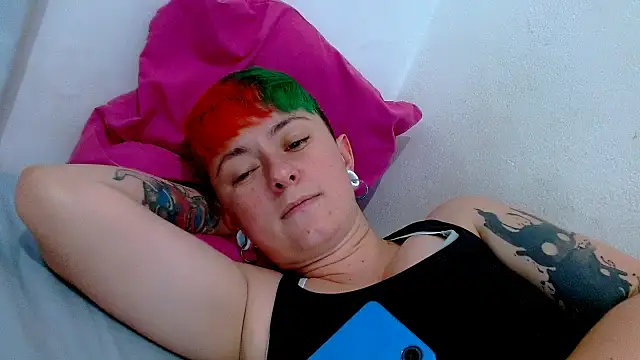 tomboyblue's Live XXX Chat