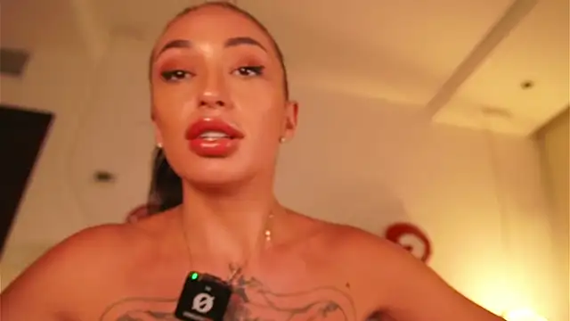 XXX chat uživo modela LunaMystyque