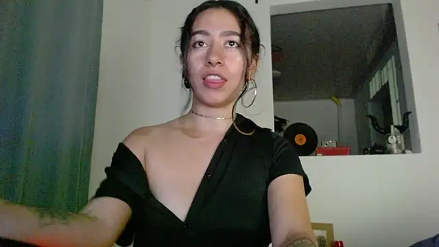 Maam_Ine Chat XXX in diretta