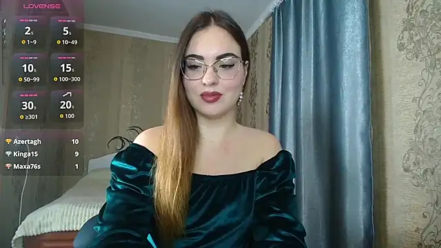 Leila_Kissyu: διαδικτυακό σόου στην κάμερα