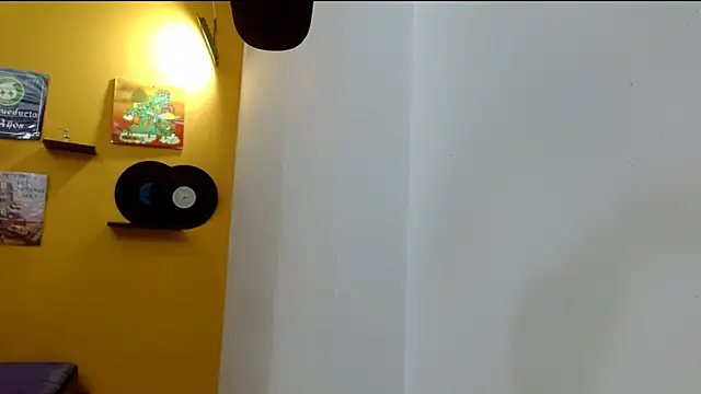 skinnyverus18's Live XXX Chat