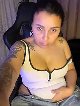 Czat XXX na żywo – Natural_BIGASS_Nina