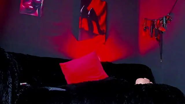 MartinaStones: онлайн-секс-чат