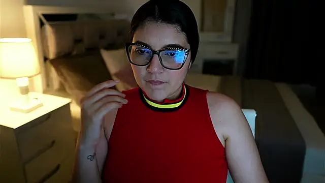 Camilaa_bueno's Live XXX Chat