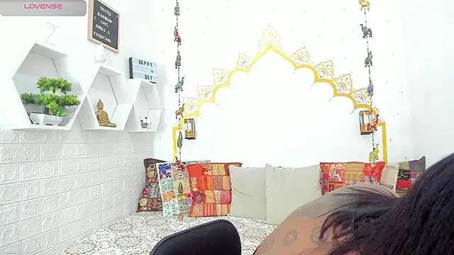 LadyNahir's Live XXX Chat