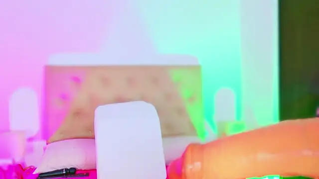 แชท XXX สดของ CharlootteEvans