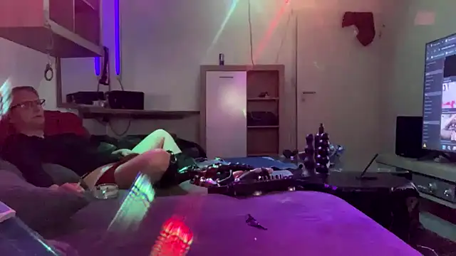 Davidxxx1982 Adlı Modelin Canlı XXX Sohbeti