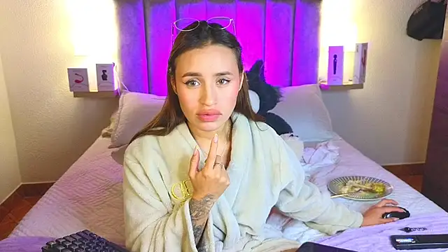 juliana-mancini's Live XXX Chat