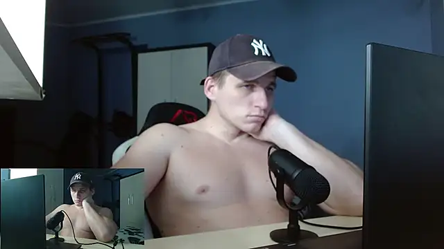 Poliglotjoe1 Adlı Modelin Canlı XXX Sohbeti