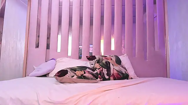 VioletteRoselle's Live XXX Chat