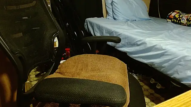 readytocome90's Live XXX Chat