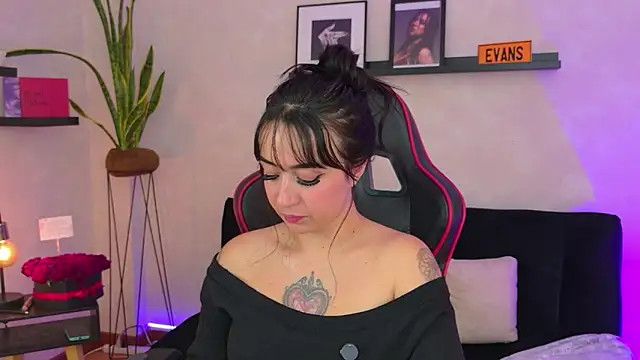 EmmyEvans1 Live XXX-Chat