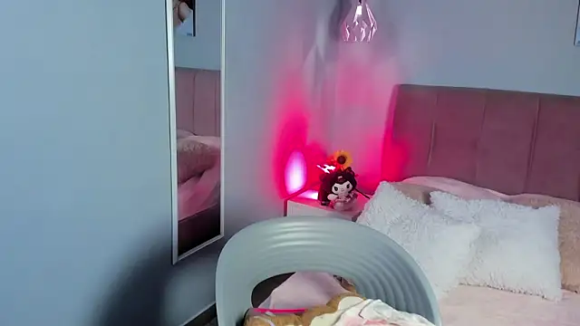 ela_petit Chat XXX in diretta