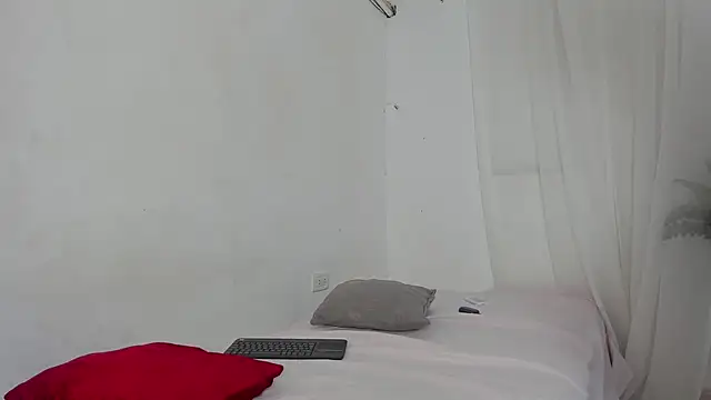 Laura_and_Kevin's Live XXX Chat