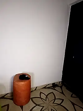 Simone_Miller 即 時 XXX 聊天