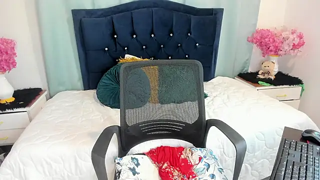 Inaya_Khalifa: онлайн-секс-чат