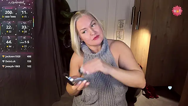 YolandaKiss' Live XXX Chat