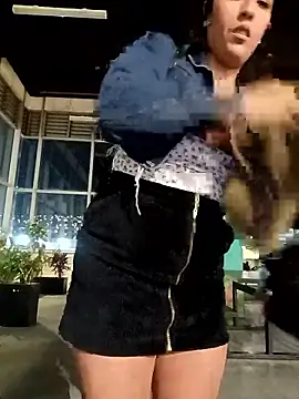 Lena-32のライブXXXチャット