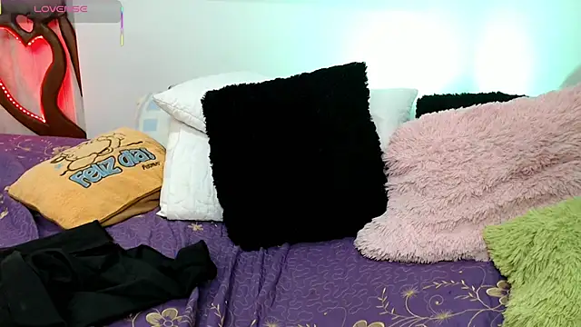 naihroby's Live XXX Chat