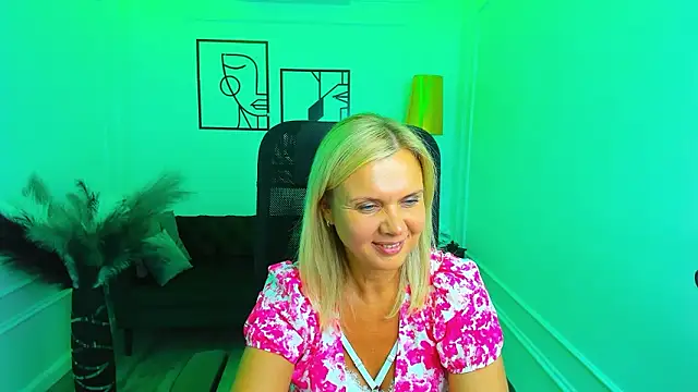 AgathaKlouin's Live XXX Chat