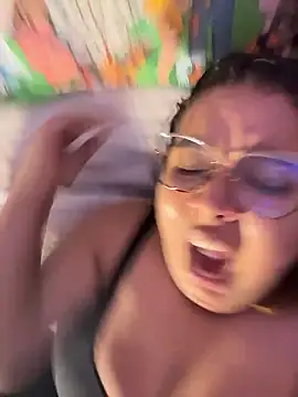 emyrose2's Live XXX Chat