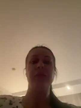 Lara_KissSS' Live XXX Chat