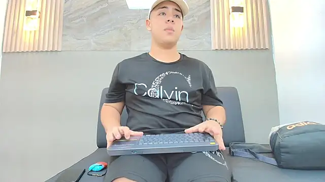 Erick_craig Adlı Modelin Canlı XXX Sohbeti