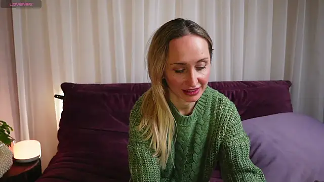 Emely_Moon's Live XXX Chat