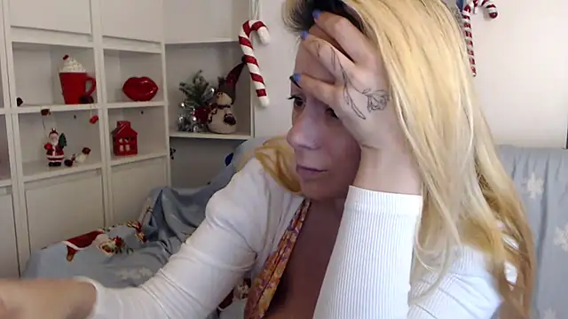 _karolynesyera_ Adlı Modelin Canlı XXX Sohbeti