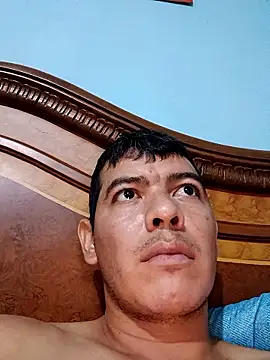 cristian07_ Adlı Modelin Canlı XXX Sohbeti