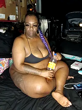 Thickkemzz41's Live XXX Chat