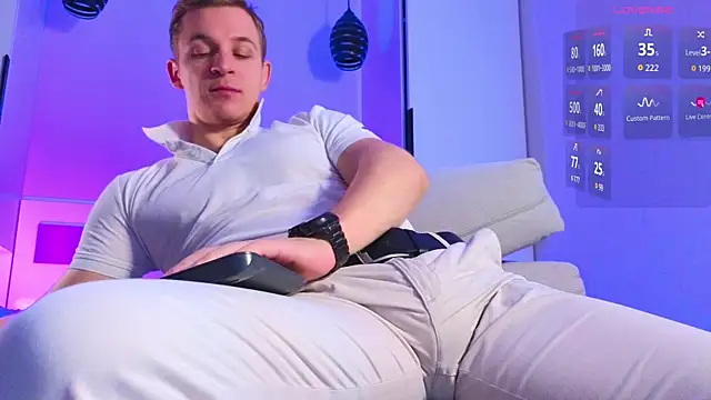 S3Xyes live XXX chat