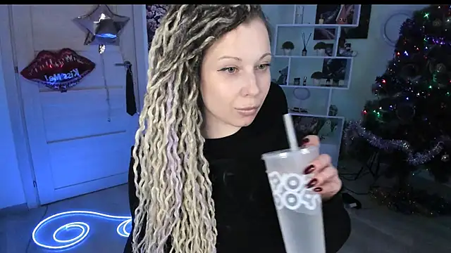 HoneySallyMoore: онлайн-секс-чат