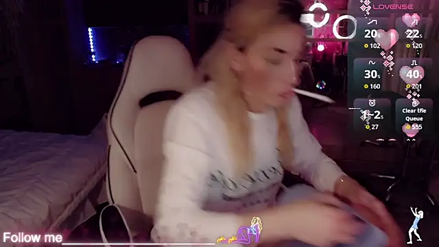 AnnieGOld_ élő XXX-chatje