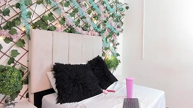 CharlotteBlossom Live XXX-Chat