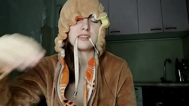 XXX chat uživo modela MaoBuyck