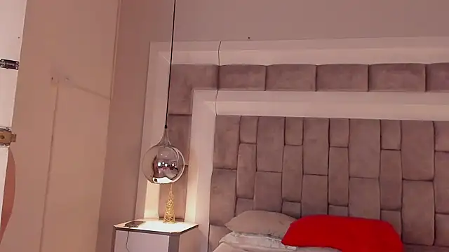 ElenaWatsonn Chat XXX in diretta