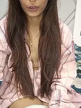 Chat XXX en directo de TrendyTales_