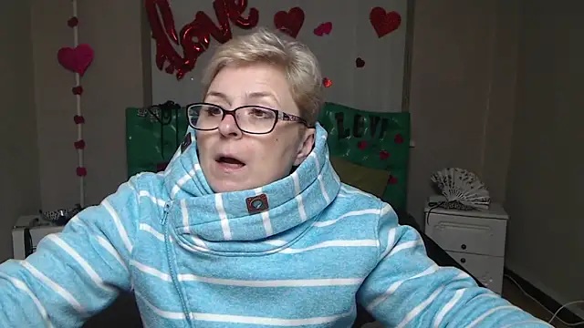 EmiliaGree – Naživo XXX chat