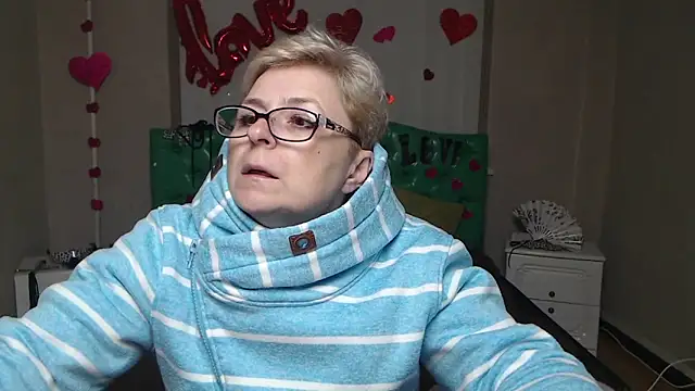 EmiliaGree's Live XXX Chat