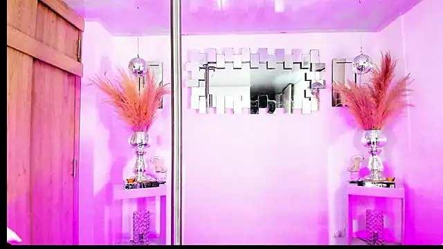 MaiaMadisson1's Live XXX Chat