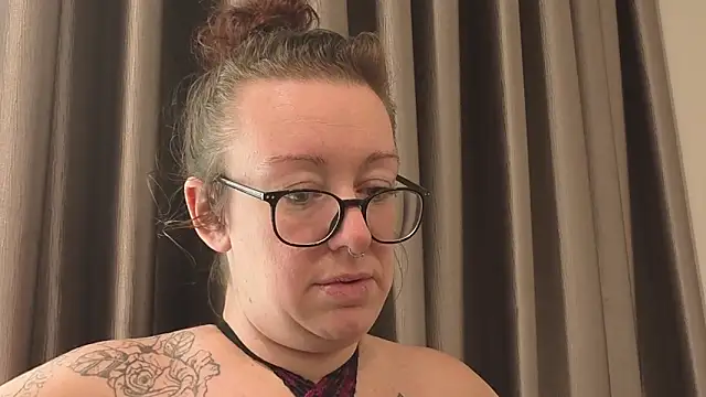 Chatroom XXX en direct de JadeStarUK