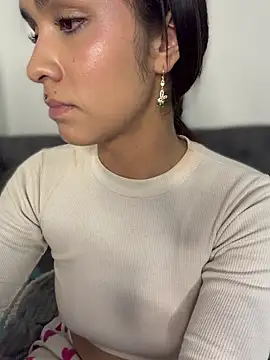 Isabella-TeenのライブXXXチャット