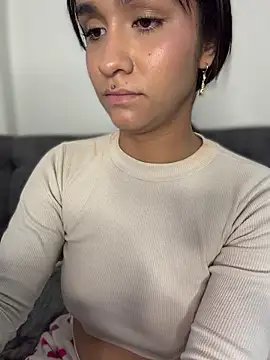 Isabella-Teen's Live XXX Chat