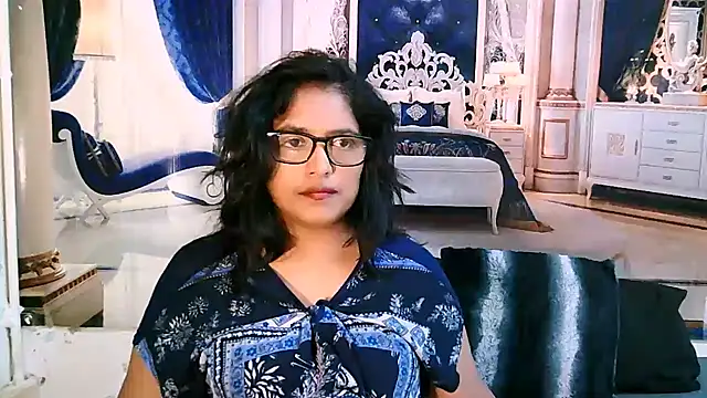 IndiaBlackPanther Adlı Modelin Canlı XXX Sohbeti